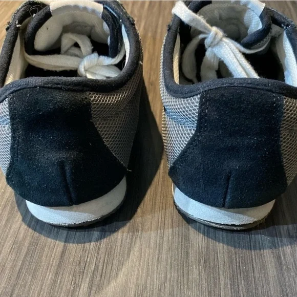 Old Navy Black and Light Gray Women's Sneakers - Picture 3 of 9